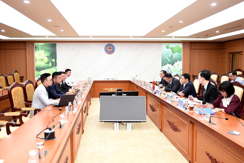 Il Ministro Nguyen Van Thang ha incontrato il Sig. Ben Zhou. Fonte: Vietnam Government Online Newspaper